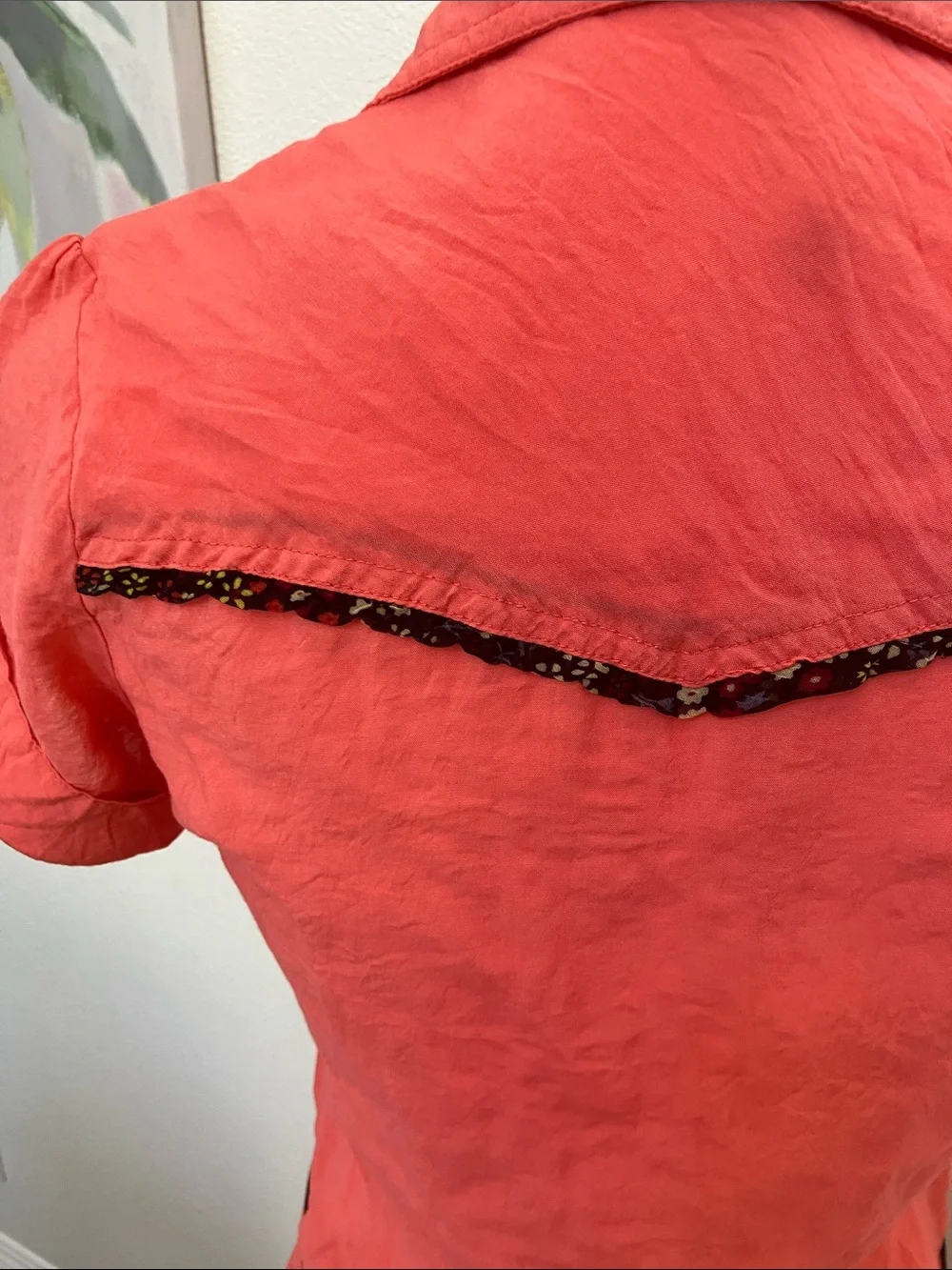 Y2k Women’s Coral Short-Sleeve Button Front Tunic with Black Trim